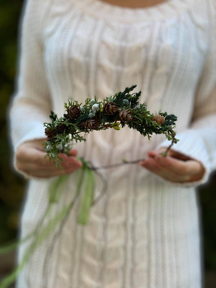 Christmassy Pine Cone Hair Wreath: Winter Woodland Crown – handmade floral hair accessory by magaela