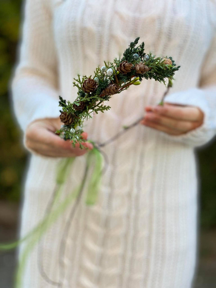 Christmassy Pine Cone Hair Wreath: Winter Woodland Crown – handmade floral hair accessory by magaela