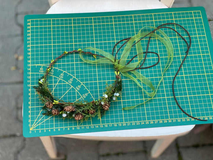 Christmassy Pine Cone Hair Wreath: Winter Woodland Crown – handmade floral hair accessory by magaela