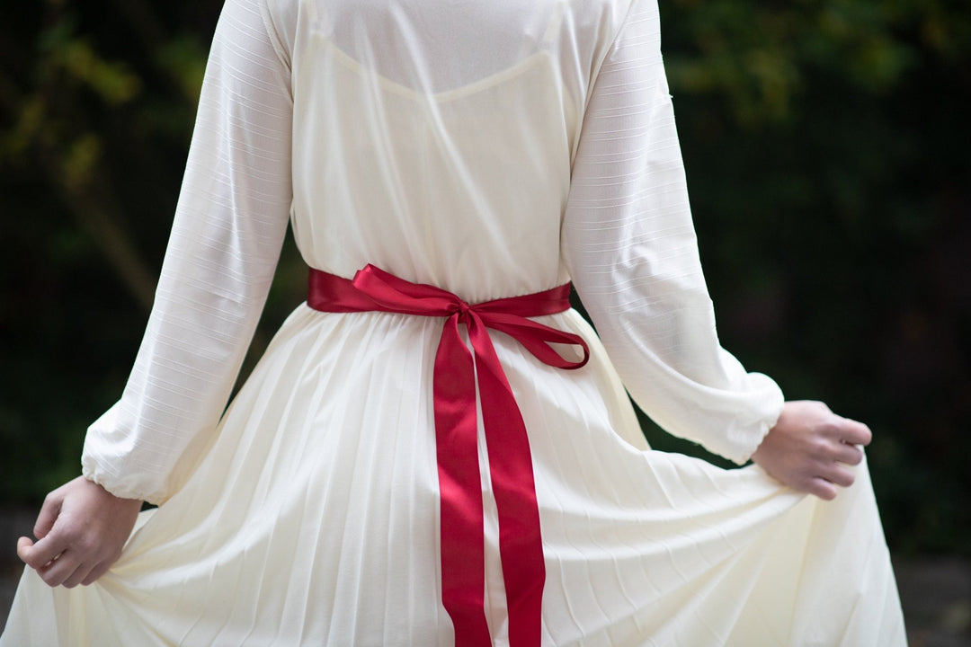 Red Rose Wedding Belt: Bridal Flower Sash, Burgundy Ribbon – handmade floral hair accessory by magaela
