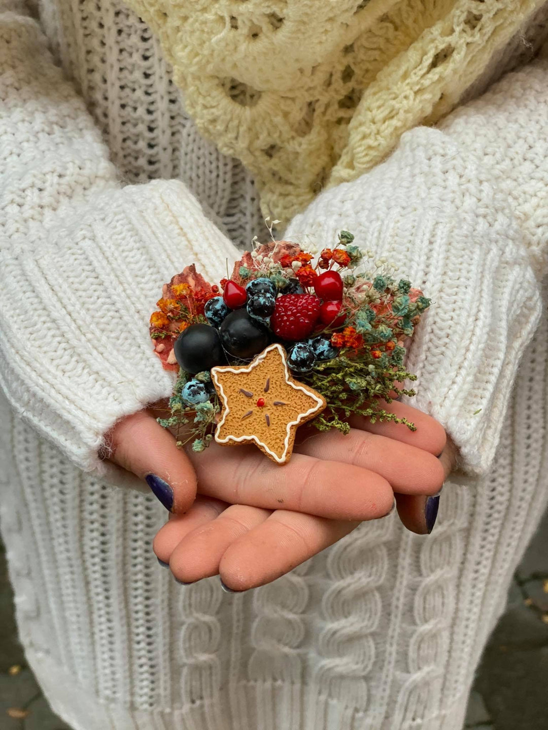 Christmas Flower Brooch: Gingerbread, Berries, Woodland Wedding – handmade floral hair accessory by magaela