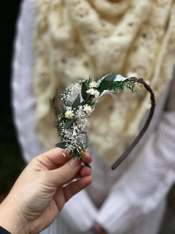 White Flower Bridal Headband: Winter Wedding Hair Piece – handmade floral hair accessory by magaela
