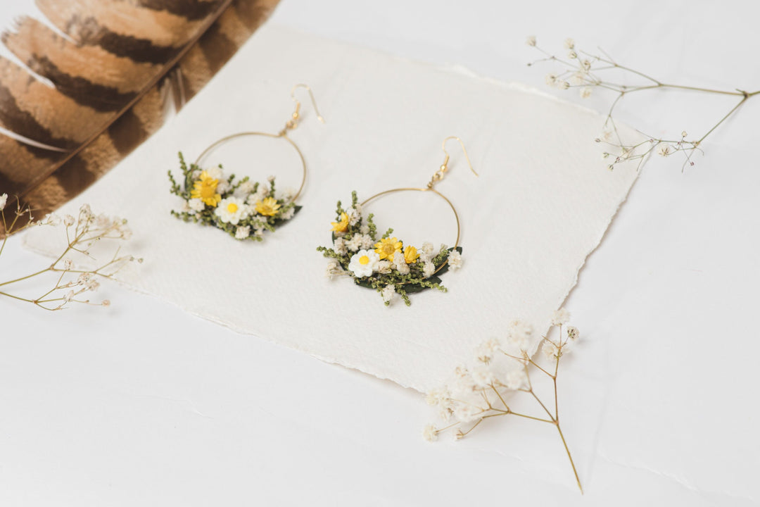 Meadow Flower Circle Earrings: Handmade Yellow & White Floral Jewelry – handmade floral hair accessory by magaela