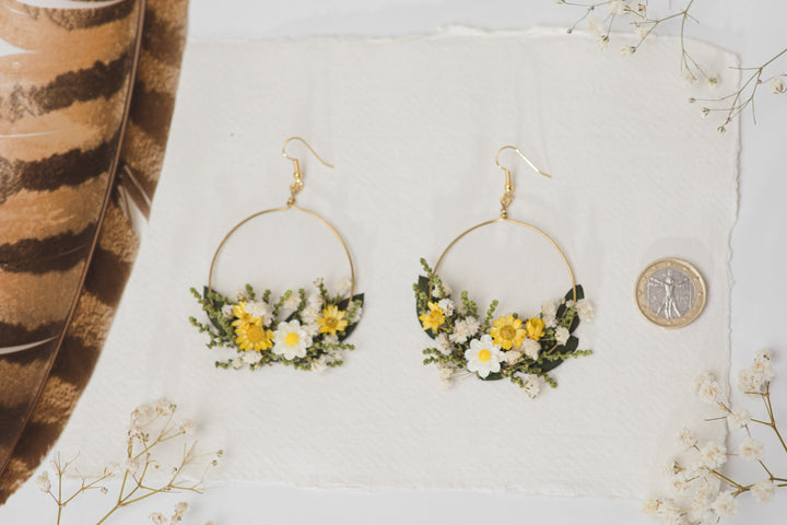 Meadow Flower Circle Earrings: Handmade Yellow & White Floral Jewelry – handmade floral hair accessory by magaela