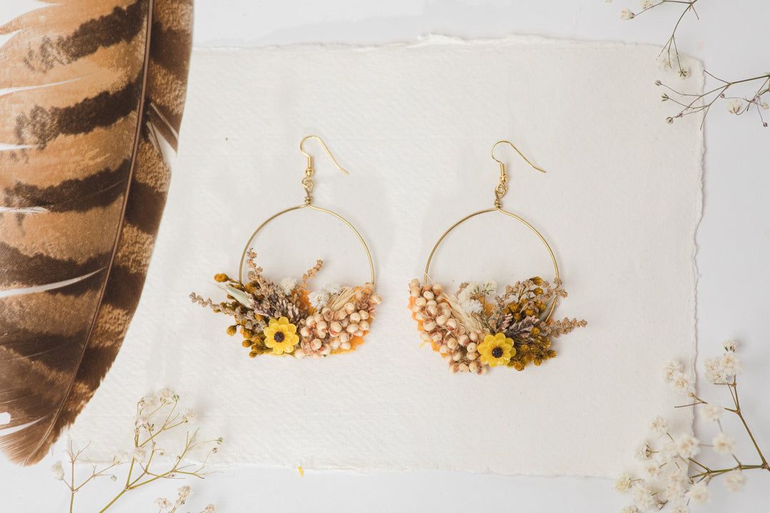 Handmade Dried Flower Circle Earrings: Earthy Wedding Jewelry – handmade floral hair accessory by magaela