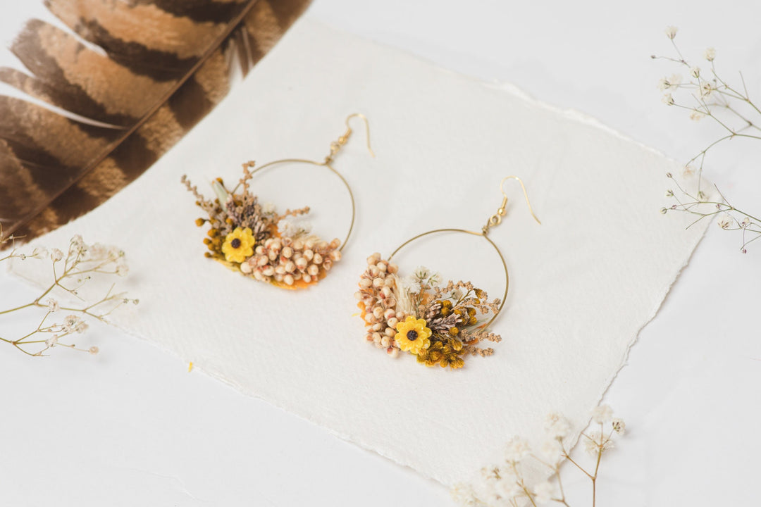 Handmade Dried Flower Circle Earrings: Earthy Wedding Jewelry – handmade floral hair accessory by magaela
