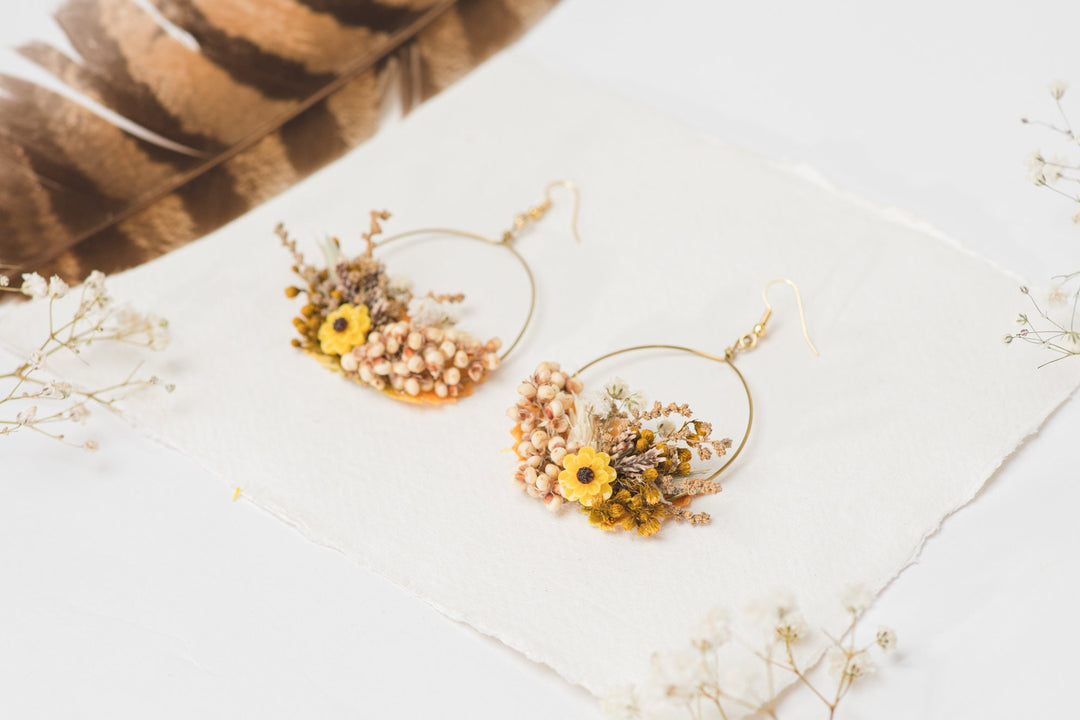 Handmade Dried Flower Circle Earrings: Earthy Wedding Jewelry – handmade floral hair accessory by magaela