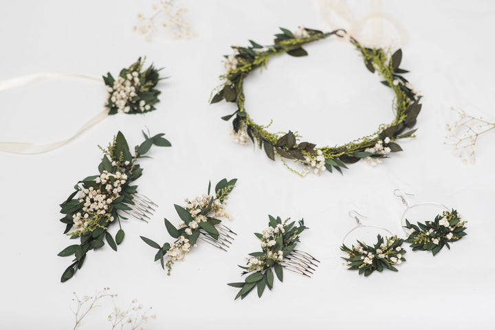 Greenery Wedding Bracelet: Ivory Floral Bridesmaid Corsage – handmade floral hair accessory by magaela