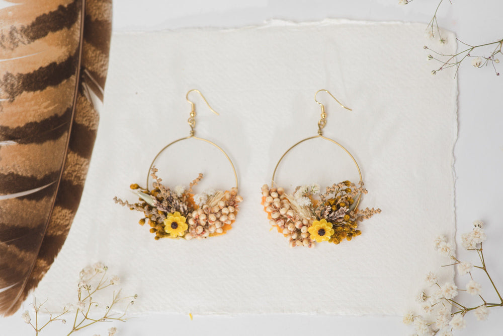 Handmade Dried Flower Circle Earrings: Earthy Wedding Jewelry – handmade floral hair accessory by magaela