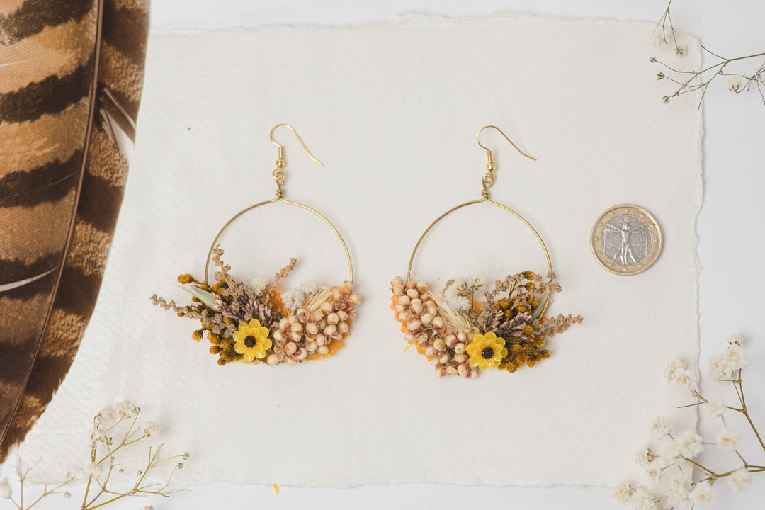 Handmade Dried Flower Circle Earrings: Earthy Wedding Jewelry – handmade floral hair accessory by magaela