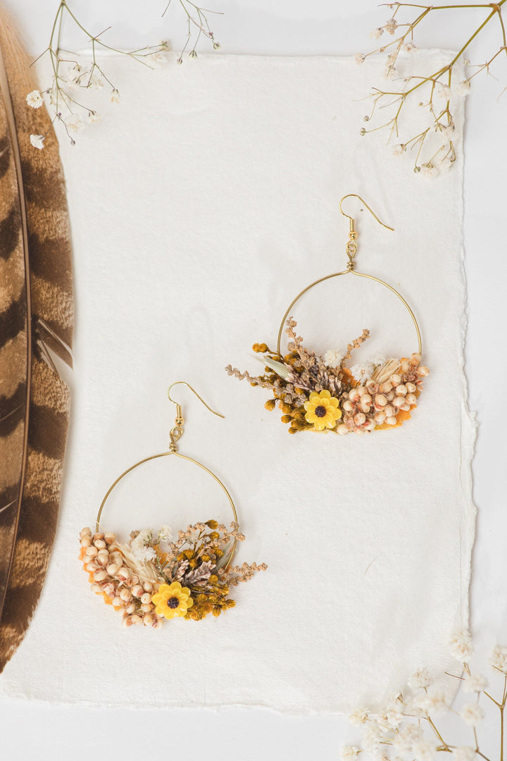 Handmade Dried Flower Circle Earrings: Earthy Wedding Jewelry – handmade floral hair accessory by magaela