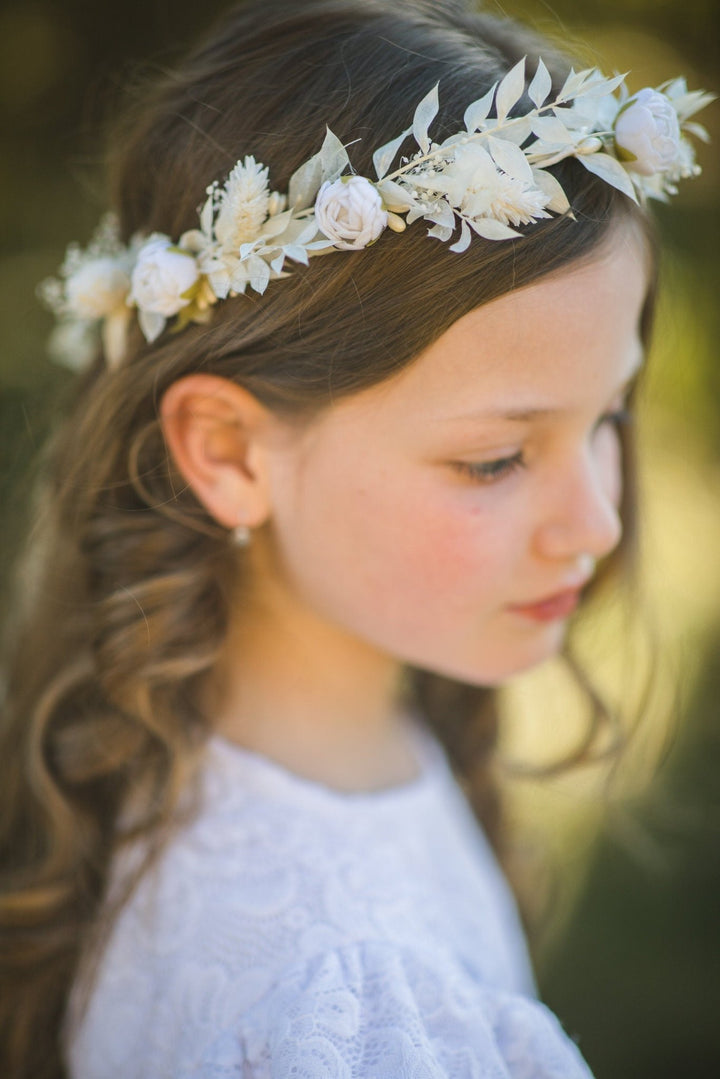 White Peony Flower Girl Bracelet: First Communion Wrist Corsage – handmade floral hair accessory by magaela