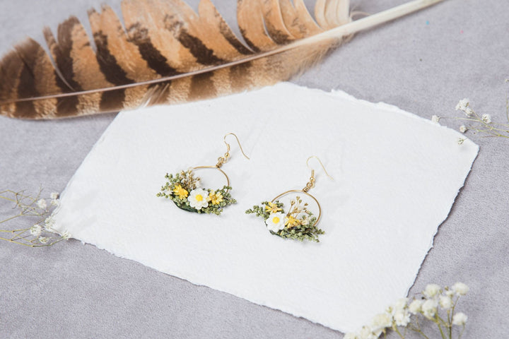 Meadow Flower Circle Earrings: Handmade Yellow & White Floral Jewelry – handmade floral hair accessory by magaela