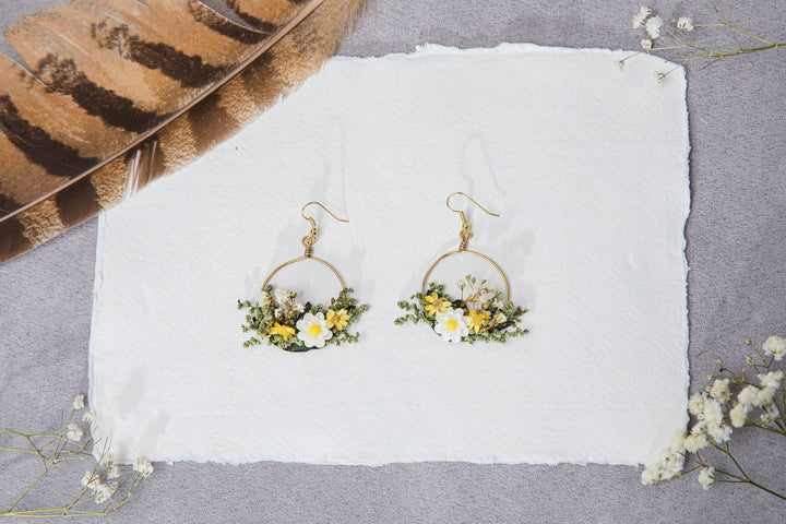 Meadow Flower Circle Earrings: Handmade Yellow & White Floral Jewelry – handmade floral hair accessory by magaela