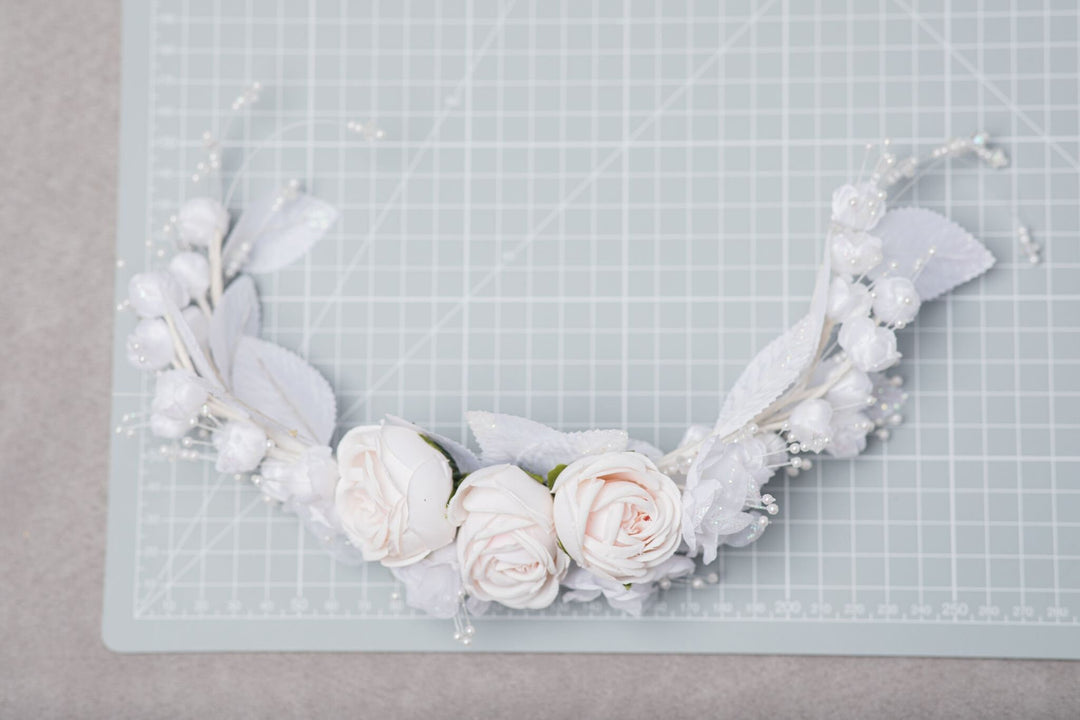 White Flower Bridal Hair Vine: Flexible Wedding Headpiece – handmade floral hair accessory by magaela