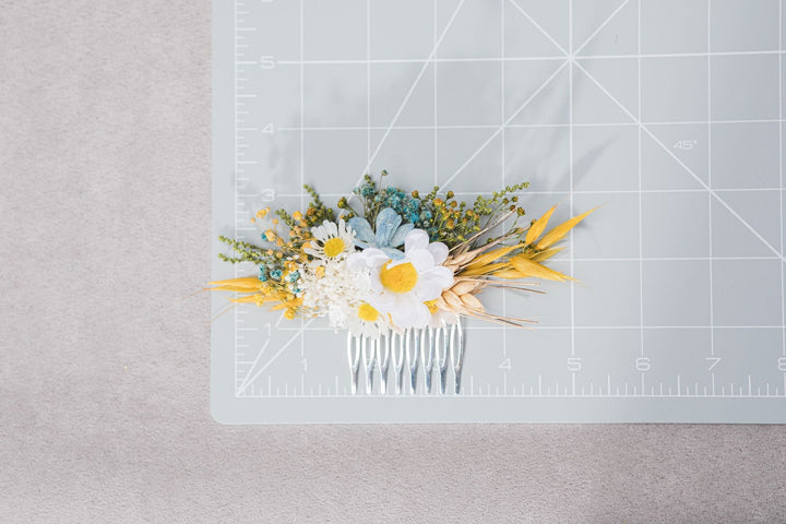 Daisy Flower Hair Comb: Yellow & Blue Wedding Headpiece – handmade floral hair accessory by magaela