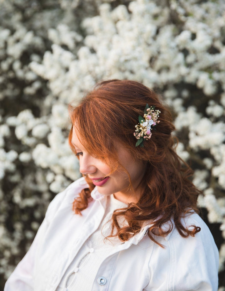 Bridal Flower Hair Comb: Baby's Breath, Pink & Beige Headpiece – handmade floral hair accessory by magaela