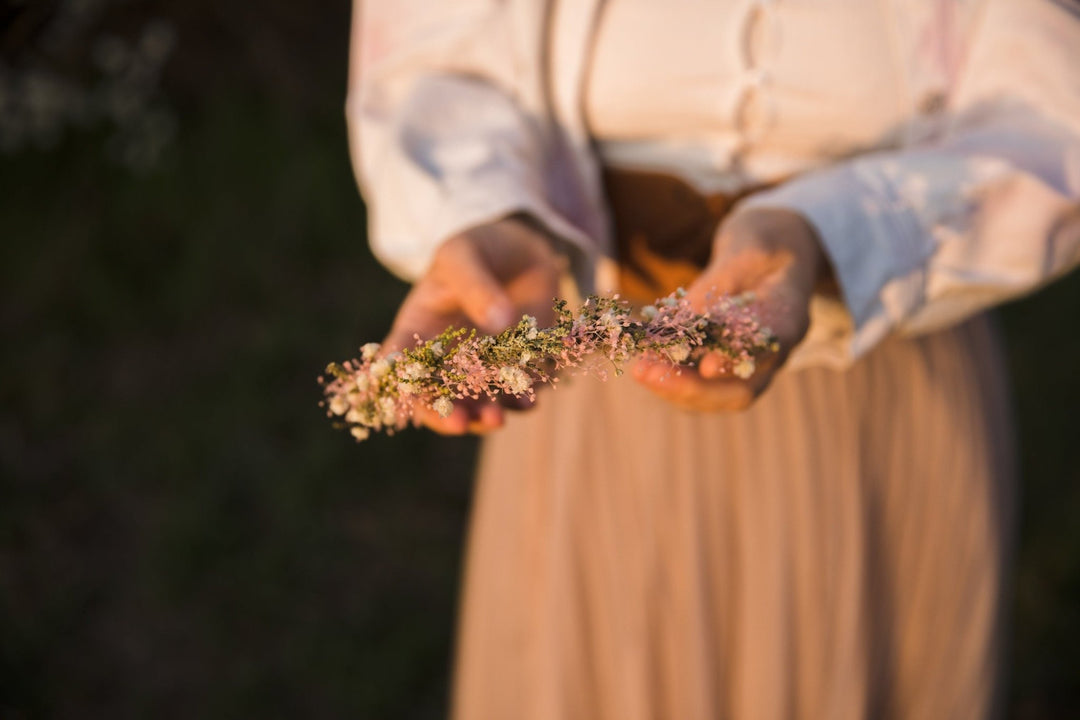 Preserved Baby's Breath Flower Crown: Romantic Blush Wedding Headpiece – handmade floral hair accessory by magaela