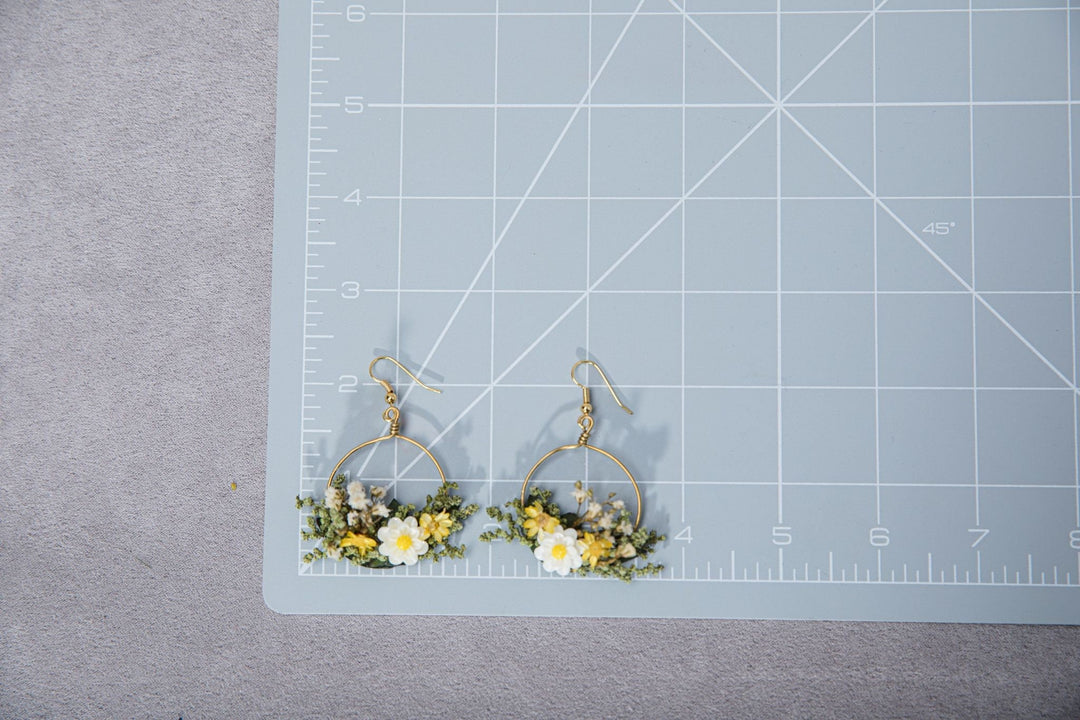 Meadow Flower Circle Earrings: Handmade Yellow & White Floral Jewelry – handmade floral hair accessory by magaela