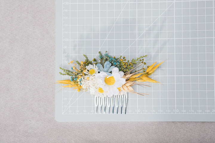 Daisy Flower Hair Comb: Yellow & Blue Wedding Headpiece – handmade floral hair accessory by magaela