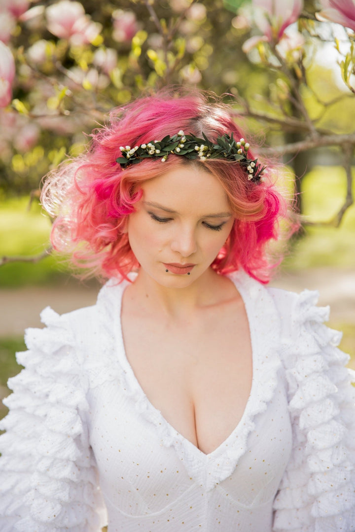 Eucalyptus Bridal Headband: Green & White Flower Hair Jewelry – handmade floral hair accessory by magaela