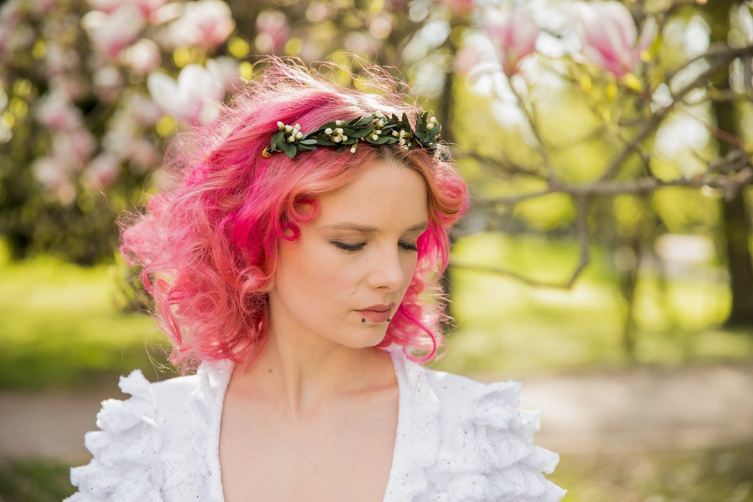 Eucalyptus Bridal Headband: Green & White Flower Hair Jewelry – handmade floral hair accessory by magaela