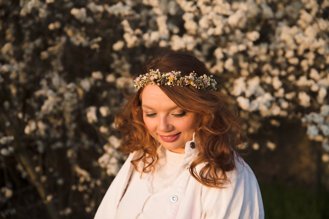 Preserved Baby's Breath Flower Hair Wreath: Bridal Summer Hair Crown – handmade floral hair accessory by magaela