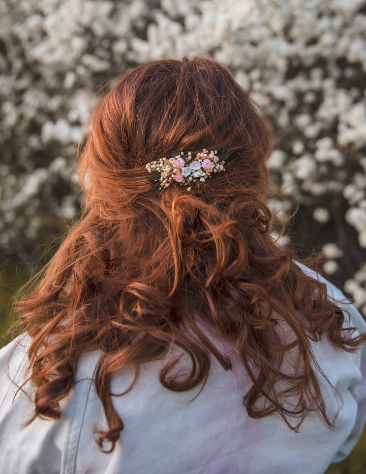 Bridal Flower Hair Comb: Baby's Breath, Pink & Beige Headpiece – handmade floral hair accessory by magaela