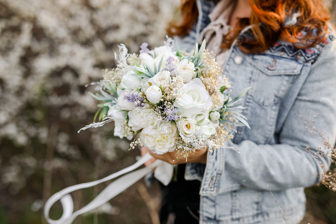 Customisable White & Green Bridal Bouquet: Boho Wedding Inspiration – handmade floral hair accessory by magaela