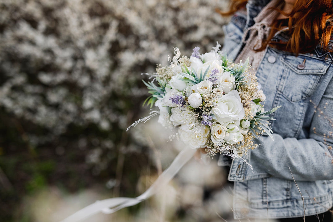Customisable White & Green Bridal Bouquet: Boho Wedding Inspiration – handmade floral hair accessory by magaela