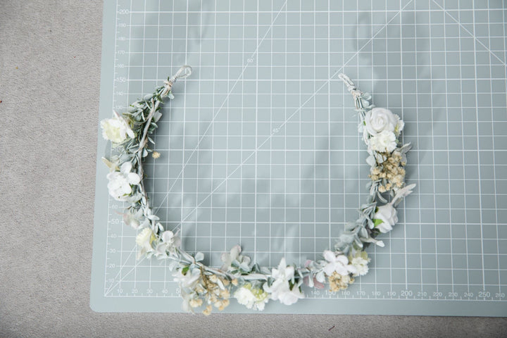 White Rose Flower Crown: First Communion Headpiece – handmade floral hair accessory by magaela