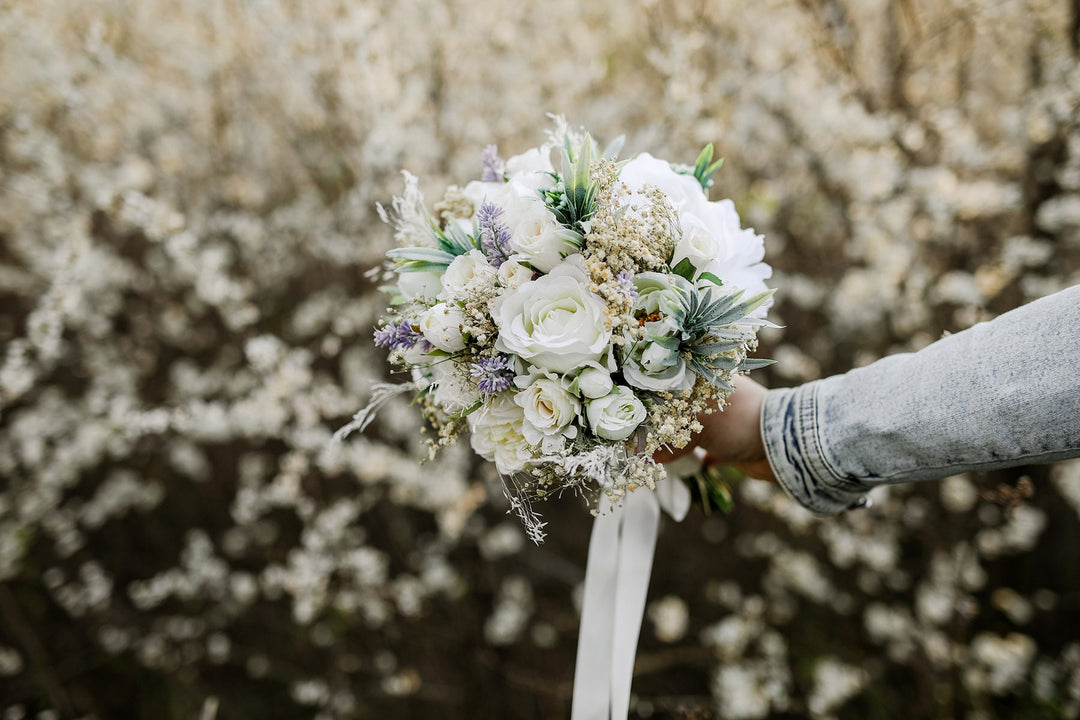 Customisable White & Green Bridal Bouquet: Boho Wedding Inspiration – handmade floral hair accessory by magaela