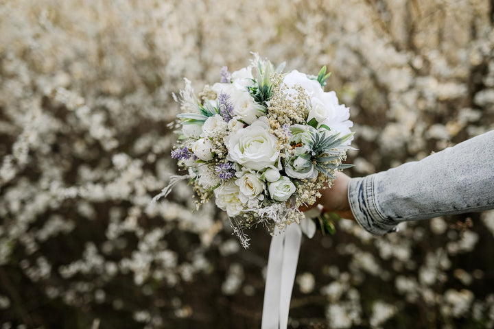 Customisable White & Green Bridal Bouquet: Boho Wedding Inspiration – handmade floral hair accessory by magaela