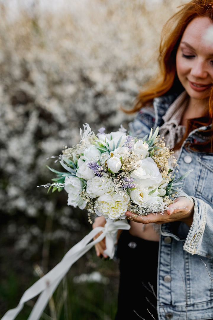 Customisable White & Green Bridal Bouquet: Boho Wedding Inspiration – handmade floral hair accessory by magaela