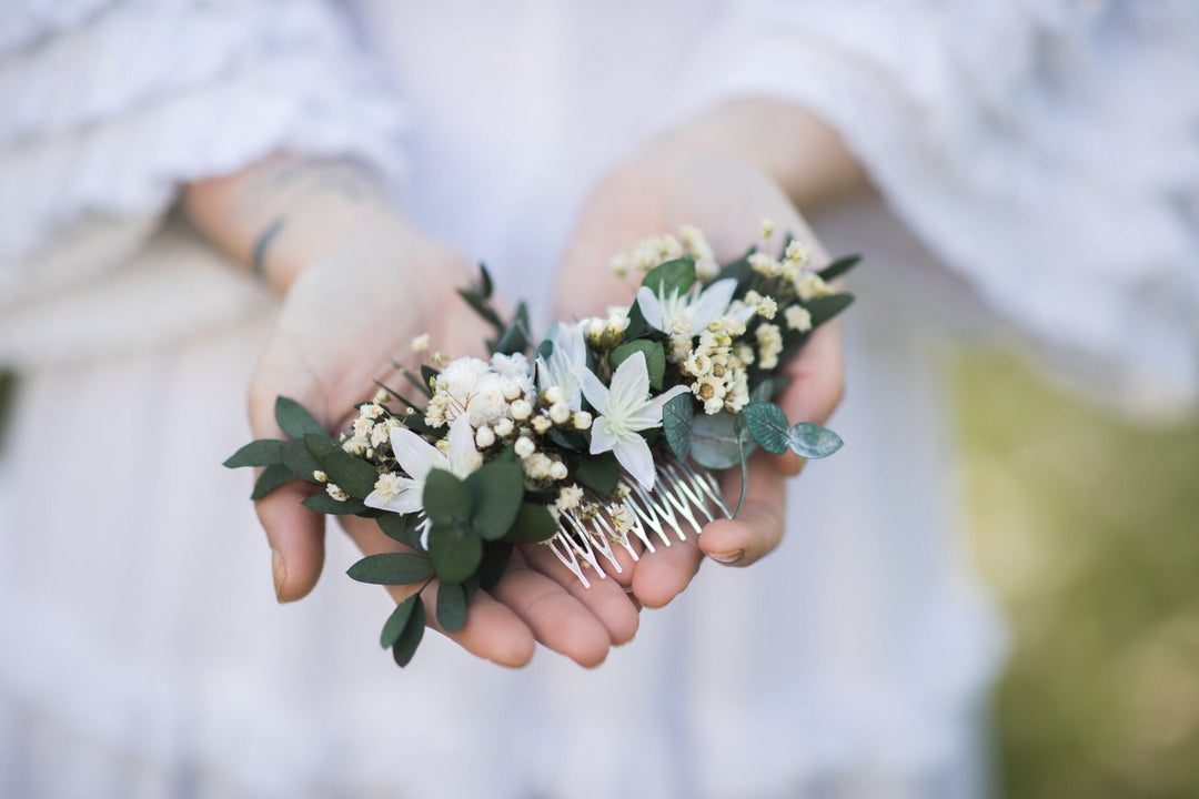 Boho Bridal Hair Comb: Preserved Eucalyptus & White Flowers – handmade floral hair accessory by magaela