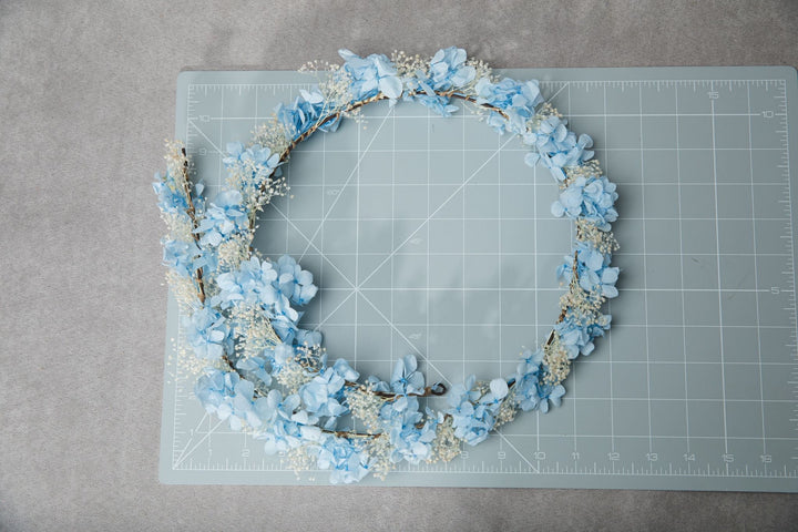 Preserved Hydrangea Baby's Breath Hair Garland: Blue Ivory Bridal Headpiece – handmade floral hair accessory by magaela