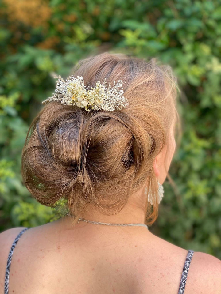 Ivory Baby's Breath Bridal Comb: Dried Flower Wedding Hair Accessory – handmade floral hair accessory by magaela