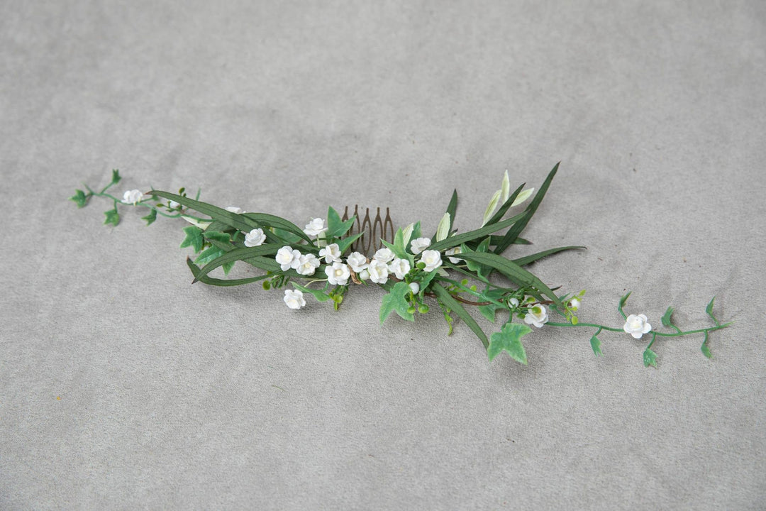 Green & White Flower Hair Comb: Minimalist Wedding Hair Jewelry – handmade floral hair accessory by magaela