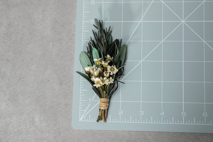 Greenery Groom Boutonniere: Olive Leaves, Rosemary, Dried Flowers – handmade floral hair accessory by magaela