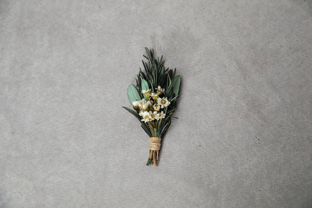 Greenery Groom Boutonniere: Olive Leaves, Rosemary, Dried Flowers – handmade floral hair accessory by magaela
