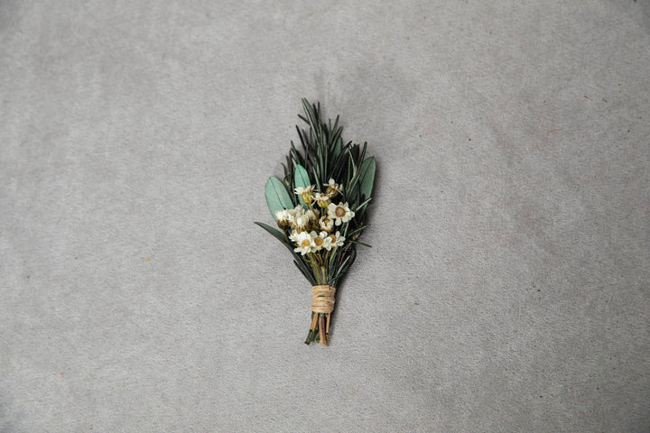Greenery Groom Boutonniere: Olive Leaves, Rosemary, Dried Flowers – handmade floral hair accessory by magaela