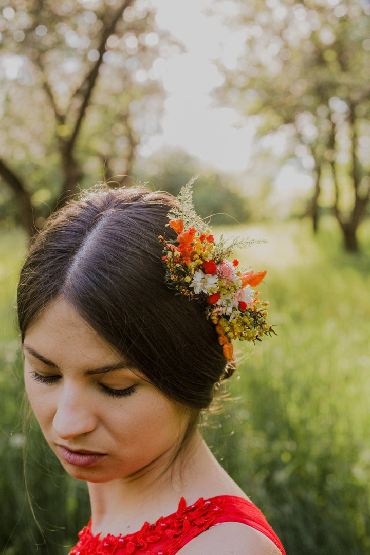 Dried Flower Hair Comb: Bridal Meadow Wedding Headpiece – handmade floral hair accessory by magaela