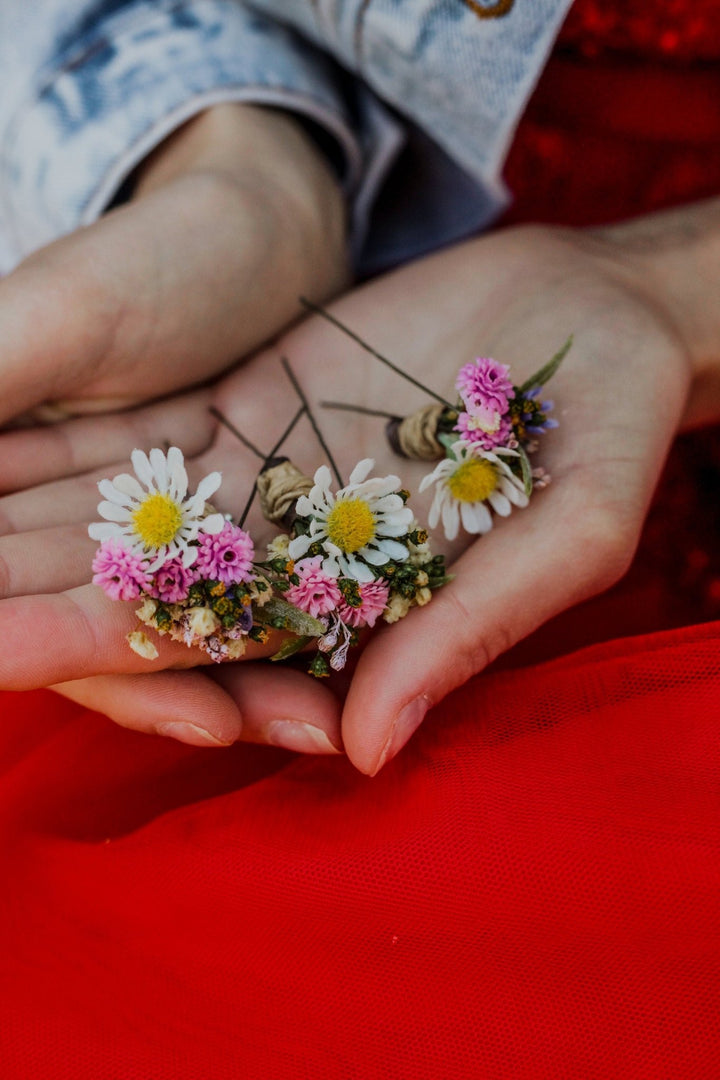 Meadow Daisy Hair Pins: Pastel Pink Floral Wedding Accessories – handmade floral hair accessory by magaela