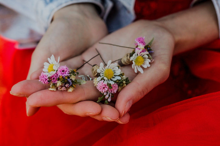 Meadow Daisy Hair Pins: Pastel Pink Floral Wedding Accessories – handmade floral hair accessory by magaela