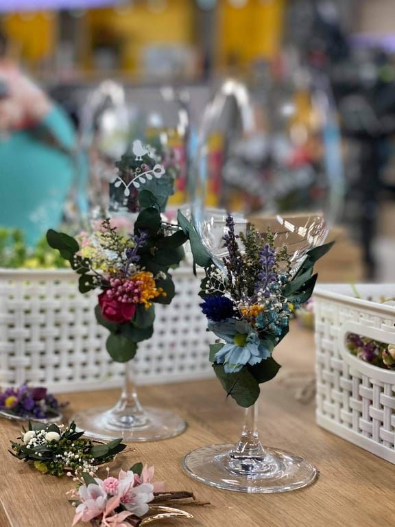 Floral Wedding Glasses: Bride and Groom Flower Decoration – handmade floral hair accessory by magaela