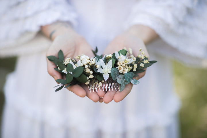 Boho Bridal Hair Comb: Preserved Eucalyptus & White Flowers – handmade floral hair accessory by magaela