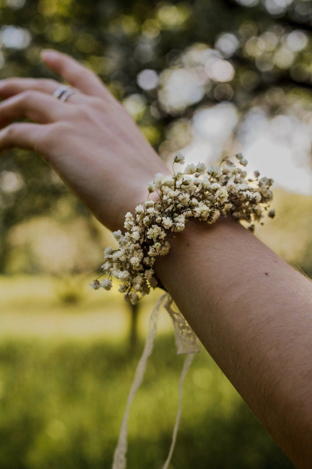 Ivory Baby's Breath Flower Bracelet: Natural Bridal Jewelry – handmade floral hair accessory by magaela