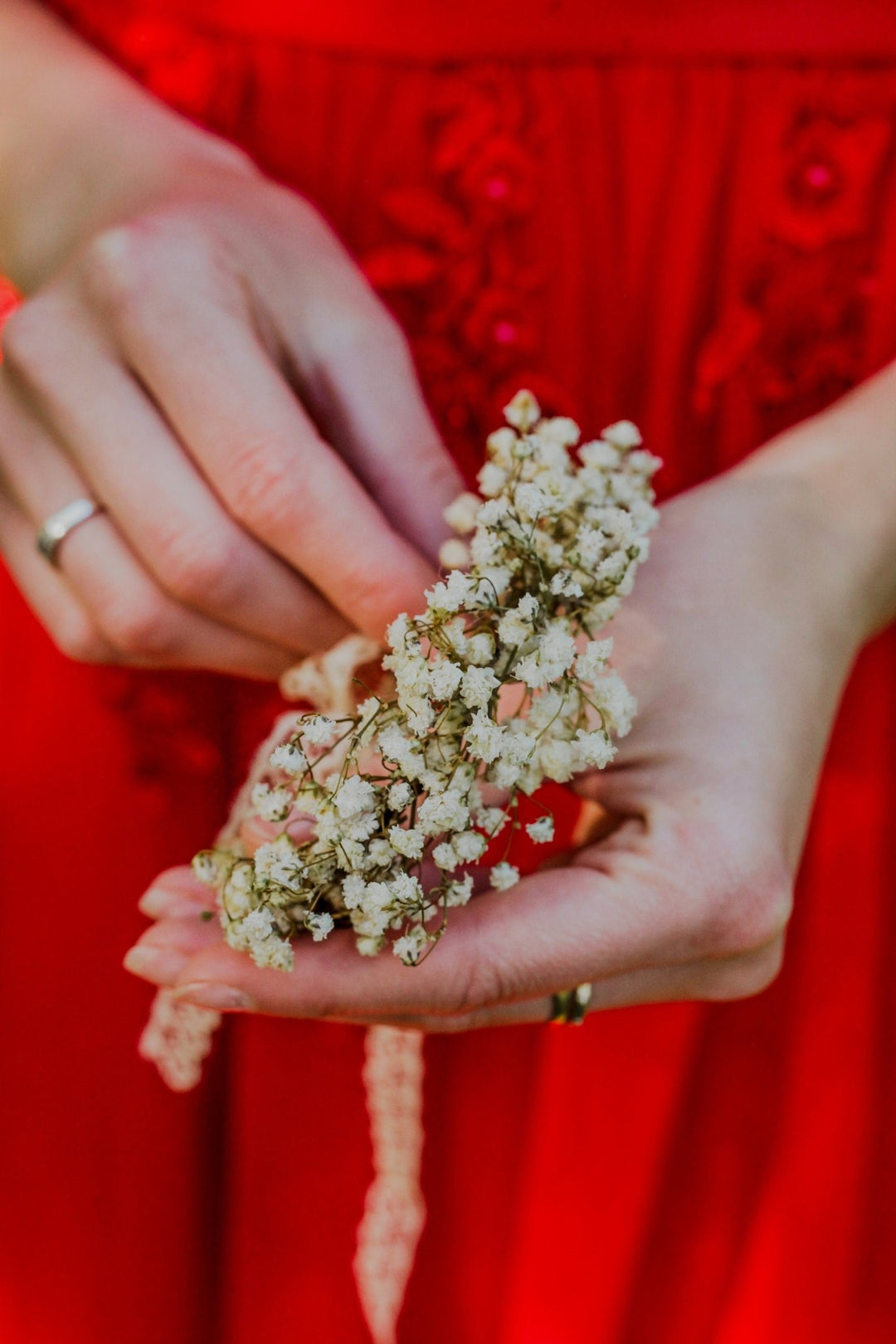 Ivory Baby's Breath Flower Bracelet: Natural Bridal Jewelry – handmade floral hair accessory by magaela