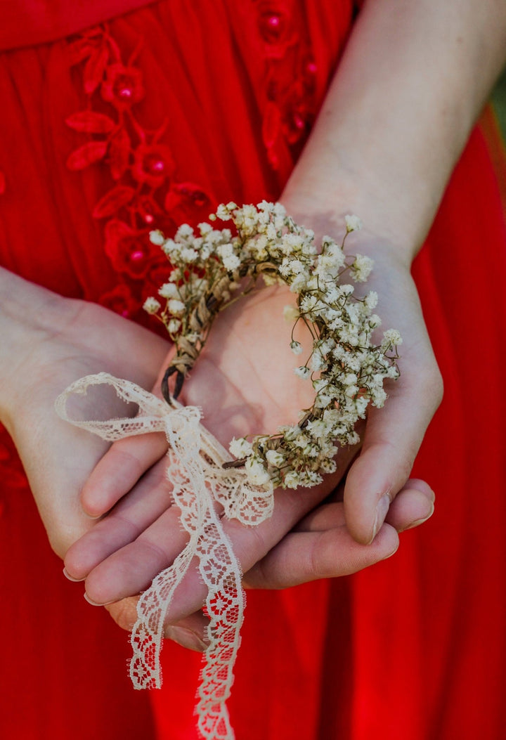 Ivory Baby's Breath Flower Bracelet: Natural Bridal Jewelry – handmade floral hair accessory by magaela