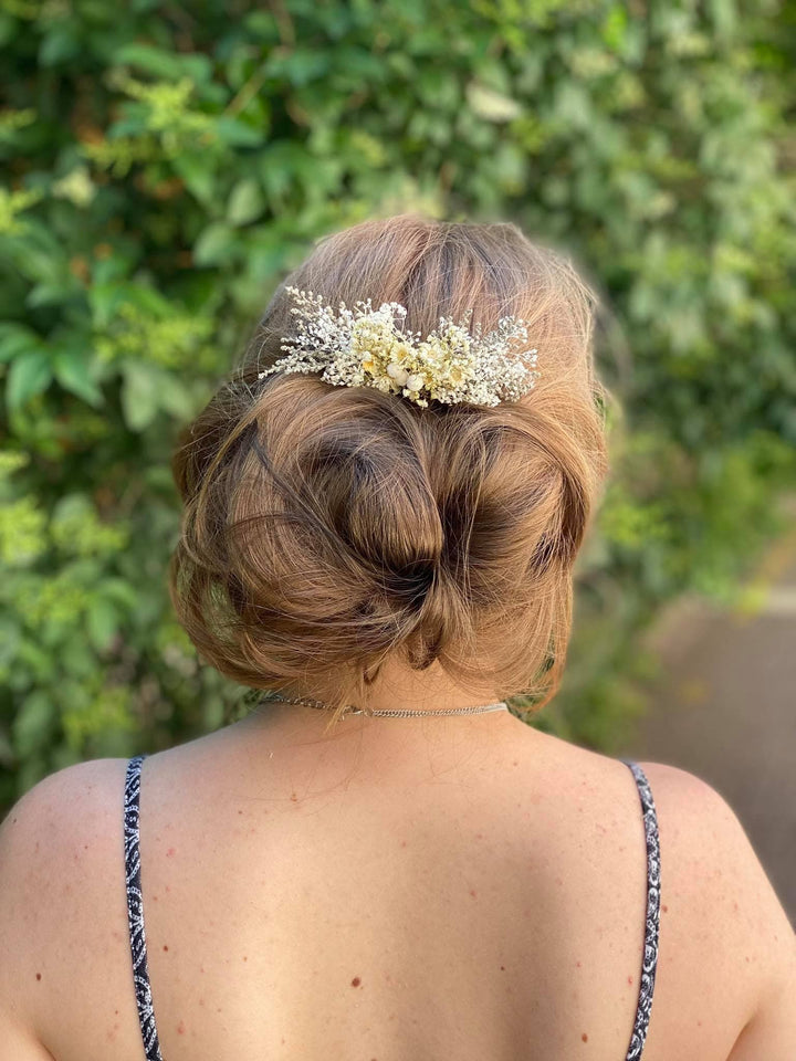 Ivory Baby's Breath Bridal Comb: Dried Flower Wedding Hair Accessory – handmade floral hair accessory by magaela
